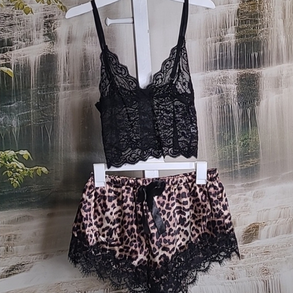 NWOT Womens Medium leopard print and black sheer lace lingerie pajama set
